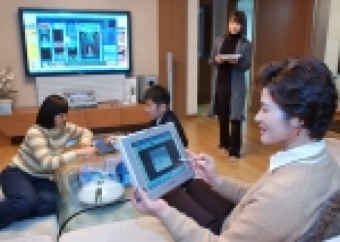 삼성전자는 22일 삼성동 코엑스에서 홈비타 솔루션 발표회를 갖고 DTV 기반의 HD AV 네트워크 솔루션 및 무선 모바일(Wibro) 연동 서비스를 통한 디지털 멀티미디어 홈네트워