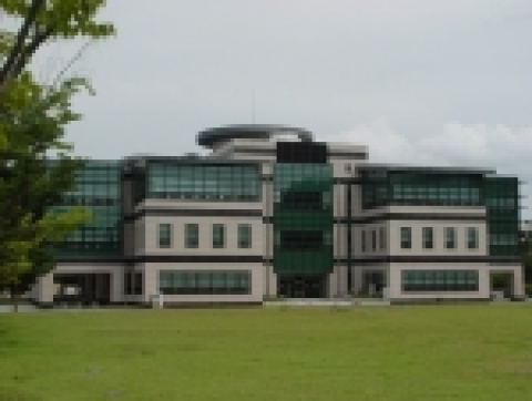 경상대학교 도서관 학술정보관 전경.