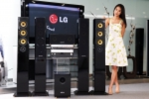 LG전자가 정통 하이파이(Hi-Fi) 스피커를 채용한 최고급 홈시어터 시스템(모델:XH-A7500)을 출시한다.