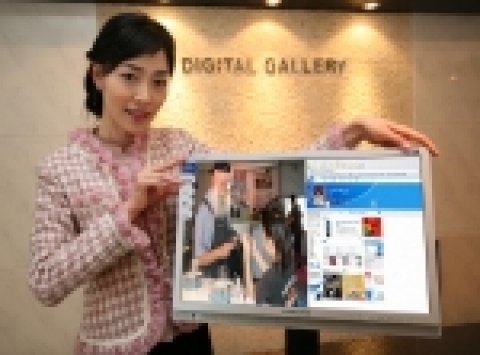 삼성전자가 고급형 21인치 와이드 LCD 모니터를 내놓았다. 삼성전자의 신제품 '싱크마스터 CX213TW'는 16:10 화면 비율에 1000:1 고명암비, 178
