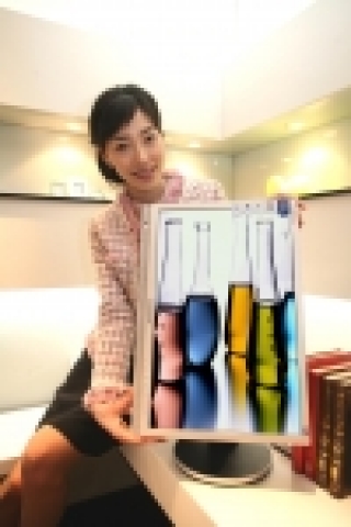삼성전자가 고급형 21인치 와이드 LCD 모니터를 내놓았다. 삼성전자의 신제품 '싱크마스터 CX213TW'는 16:10 화면 비율에 1000:1 고명암비, 178