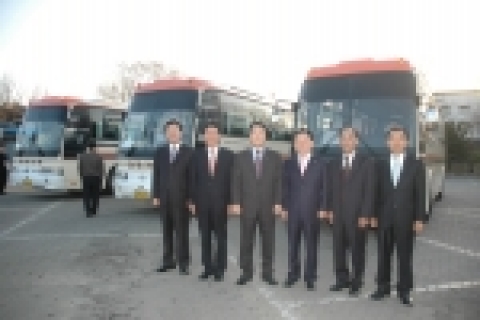 사진 왼쪽부터 윤정규 한국산업단지공단 기획상무이사, 이재훈 산업자원부 차관보, 김칠두 한국산업단지공단 이사장, 박근규 한국의류판매업협동조합연합회 회장, 김규만 대구경북봉제조합 이사