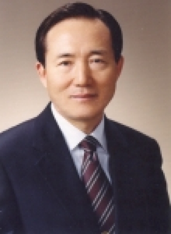 군인공제회는 정명택(鄭明澤, 62세, 해사23기, 사진) 예비역 해군준장을 재무이사로 선출했다.