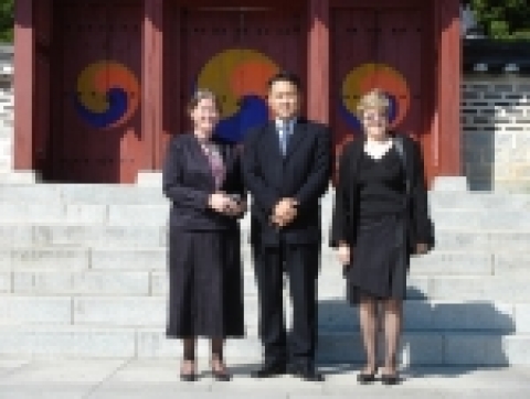 한국 정규학교와 자매결연을 위해 한국을 방문한 Glenavon School 교장단과 캡틴쿡 한국사무소 김세훈 대표.
