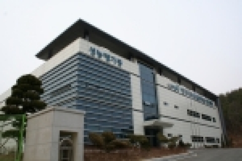 한국석유품질관리원은 기존의 석유와 석유대체연료 품질관리와 함께 연료의 성능을 평가할 수 있는 성능평가시스템 구축을 완료하였다
