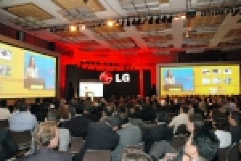 LG전자는 지난 28일(현지시간) 상파울로 하이얏트 호텔 컨벤션 센터에서 대규모의 2006년 신제품 발표회를 갖고, 올해 출시할 자사의 모든 신제품 및 최첨단 제품 120종을 선보