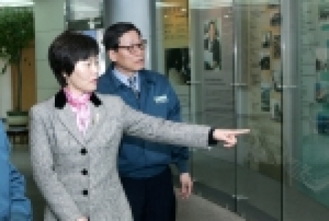 현대예술관에서 30일 오후 5시 열린 한비야 씨 초청 교양강좌.