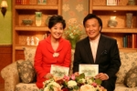 <새롭게 하소서>의 진행을 맡은 최일도 목사와 탤런트 오미희
