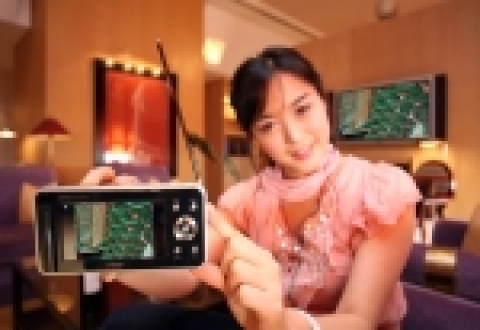 삼성전자가 CES 2006 최고혁신상을 수상한 지상파 DMB 내장형 PMP(모델명 YM-PD1)를 출시한다.