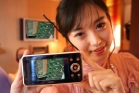 삼성전자가 CES 2006 최고혁신상을 수상한 지상파 DMB 내장형 PMP(모델명 YM-PD1)를 출시한다.