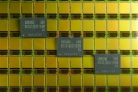 Samsung Mass Producing the Most Advanced 1Gb Flash Memory, using 70-nm Process