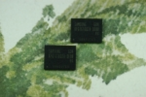 Samsung Mass Producing the Most Advanced 1Gb Flash Memory, using 70-nm Process