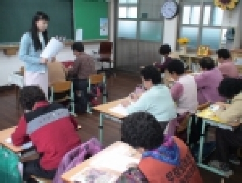 한글교실 수업 장면