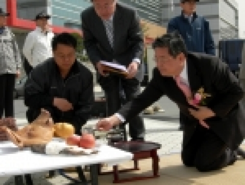 텃밭 시농제례를 놀리는 우동기 영남대 총장