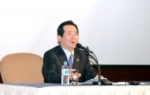 정세균 산업자원부 장관은 2006. 4. 10(월) 10:00 서울 COEX 그랜드볼룸에서 『국가균형발전을 위한 지역산업 전략회의』에 참석하여 “질 좋은 성장 구현을 위한 국가균형
