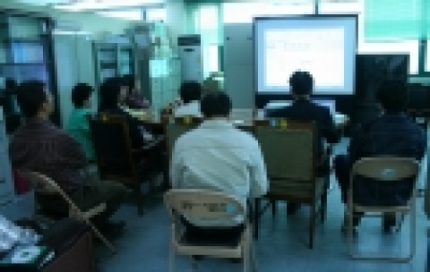 농사랑은 지난 12일 20여명의 공주지역 농기업체 대표와 관계자들이 참석한 가운데 &#039;농사랑 제 5회 월례회 및 교육&#039;을 개최하여 어려운 상황에 처해져 있는 충남지역 농산물 유통망을 살리고자 발벗고 나섰다.