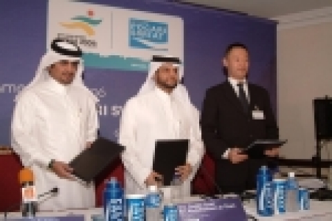 (왼쪽에서 오른쪽 순서) 압둘라 칼리드 알 카타니 (Abdulla Khalid Al Qahtani) 도하아시안게임조직위원회사무총장, 셰이크 사오드 빈 압둘라만 알 타니 (H. E.