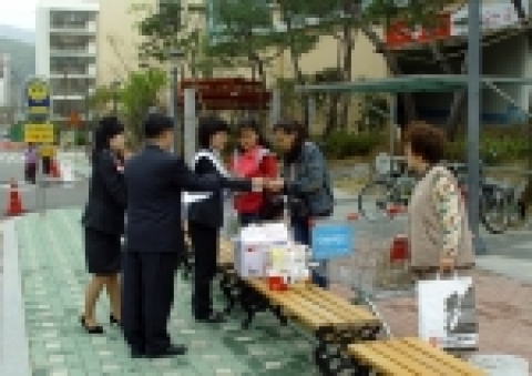 부산은행 서창지점은 개점에 앞서 ‘향기나눔행사’와 가두캠페인 등 프리마케팅 행사를 실시했다.