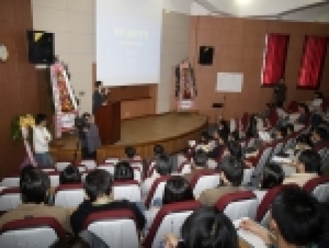 [사진설명] 경상대학교(총장 조무제)는 4월 14일 오후 국내 최초로 문을 여는 ‘국가지정 생물음향은행’ 개소 현판식과 개소기념 심포지엄을 ‘생태계 보존 및 생물음향은행의 발전방향
