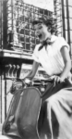1953년 영화 로마의 휴일속 오드리 햅번과 베스파