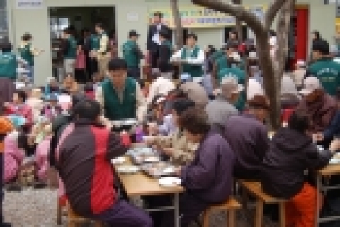 무료급식 및 경로위안잔치 자원봉사활동