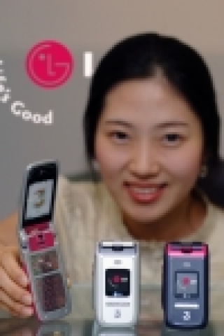 LG전자는 유럽을 비롯한 전세계 3세대(3G) 시장을 대상으로 블루투스를 이용, 무선으로 스테레오 사운드를 즐길 수 있는 ‘블루투스 스테레오 WCDMA폰(모델명:LG-U890)’을