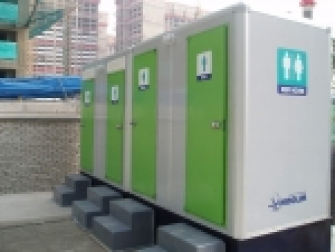 건설현장에 설치되어있는 무림교역 이동식 화장실1