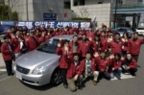기아자동차가 국내 중형차 중에서 최고의 연비를 자랑하는 ‘로체’의 경제성을 입증하기 위해 22일 ‘로체 연비왕 선발대회’를 개최했다. 이날 영예의 연비왕은 총 70km의 구간을 연
