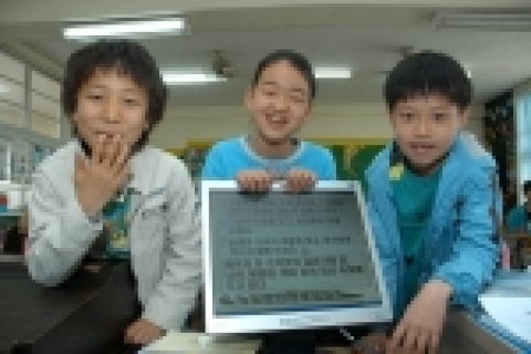 한국HP는 영우디지탈과 함께, 오는 4월부터 IT 정보화 교육 지원이 상대적으로 미흡한 낙도지역 초등학교에 HP 컴퓨터 및 주변기기를 지원하여 컴퓨터 교실을 만드는 프로그램을 운영