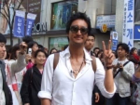 영화 <맨발의 기봉이>의 신현준