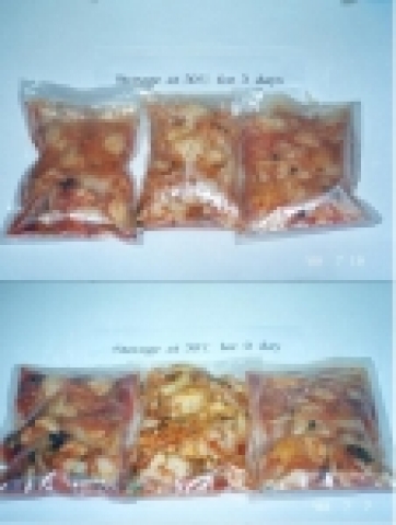 김치제품의 팽창방지 포장기술 적용사례(왼쪽부터 개발 포장재, 일반 포장재, 파손 포장재)
