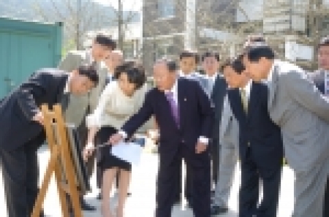 충남대학교 양현수 총장과 공주대학교 최석원 총장, 행정중심복합도시자문위원회 강용식 위원장을 비롯한 양 대학 및 행정중심복합도시 건설청 관계자들은 4월 25일(화) 오전 10시 30