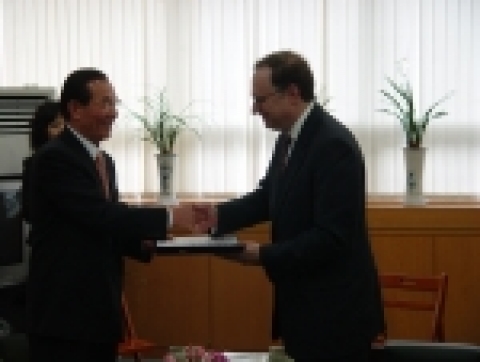 2006광주비엔날레 명예대사인 알렉산더 버시바우 명예대사가 25일 오후 광주비엔날레를 방문했다.