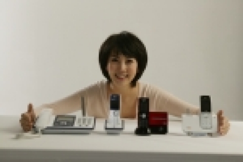 KT는 외출관리기능이 적용된 “Ann Eye”와 우수 디자인상을 수상한 “Ann Luxe” 등 신규 안(Ann)전화기 2종을 출시했다고 26일 밝혔다. 