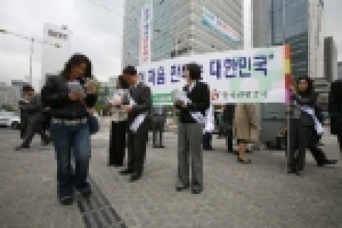 한국관광공사 임직원은 27일 오전 광화문 일대에서 관광산업의 중요성을 알리고 국내관광 활성화를 위한 “구석구석” 국내관광 캠페인을 전개하였다.