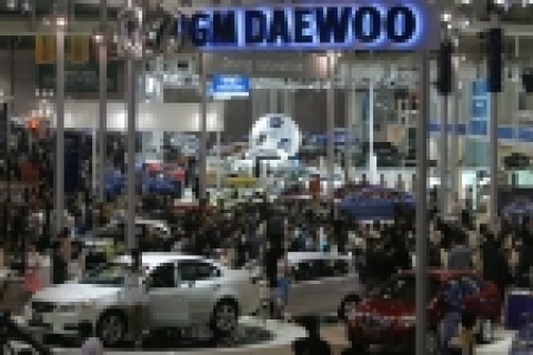 GM DAEWOO는 4월 27일부터 5월 7일까지 부산벡스코에서 열리는 제 3회 부산 국제 모터쇼에 &#039;GM DAEWOO 열정을 체험하세요&#039;라는 주제로 참가, 마티즈, 젠트라, 라세티, 토스카 등 양산차 10대와 2인승 스포츠 오픈카 G2X, 소형 SUV 컨셉트카 T2X, 수소연료 자동차 하이드로젠 3 등 총 18대를 전시했다.