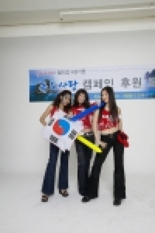 "아이린"은 "Again2002 독도사랑 티셔츠" 홍보 모델로도 활동할 예정이다.