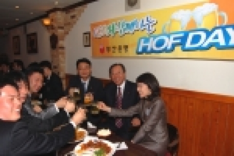 부산은행은 열린경영, 직원만족경영의 일환으로 CEO와 함께하는 호프데이 행사를 4월 27일 실시했다.