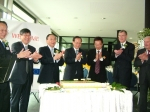 왼쪽부터 이춘식 전 KIST유럽연구소장, 금동화 KIST원장, 김우식 과기부총리, 이수혁 주독대사, 배순훈 전 정보통신부장관, 게오르기 독일 잘란트주 경제성 장관, 바르나케 전 프