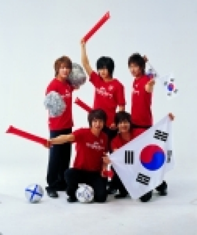 SK네트웍스 스마트는 2006년 월드컵 선전 기원 및 하복 신제품 출시를 기념해 오는 28일부터 스마트 전국 대리점에서 ‘Be the Red Zzang!’ 이벤트를 진행한다.