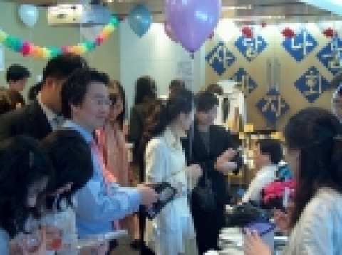 한국썬은 오늘 '전 세계 자원봉사 주간(Worldwide Volunteer Week)'의 일환으로
전직원이 참여하는 바자회를 실시하고 봉사활동을 위한 기금을