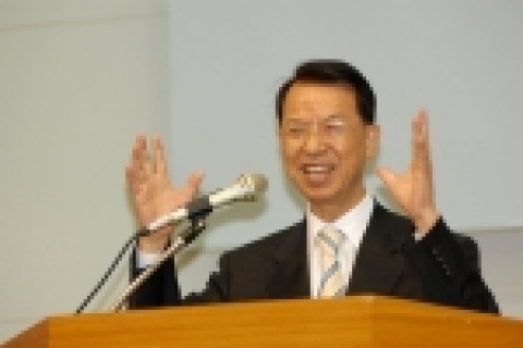 이 행사에서 김삼환 목사는 목회자는 자신보다 하나님을 보여줘야한다고 강조했다.