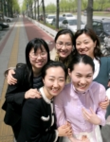 “열정이 있다면 도전하세요!” 왼쪽 윗줄부터 시계 방향으로 이수진, 박혜옥, 김인영, 나영선, 이해림 씨.