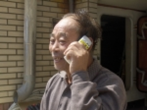 KT가 3일 독도주민 김성도씨에게 민간전화를 개통했다. 