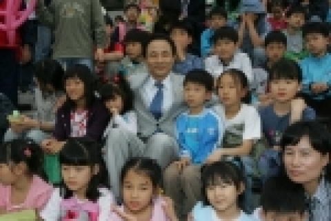 문화의 꿈을 심어주는 장관과 어린이의 만남