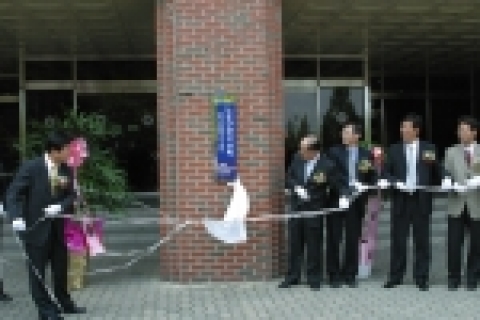 안기훈 삼성전기 전무와 허성관 광주과기원장, 박성주 LED연구센터장(사진 왼쪽부터) 등  관계자들이 차세대 LED 시장을 선점한다는 원대한 포부 하에 광주과기원 신소재공학과에 공동
