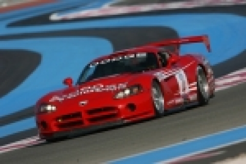 다임러크라이슬러 산하 닷지(Dodge) 브랜드는 세계 3대 GT(Grand Touring) 대회 중 하나인 FIA GT 및 FIA GT3 유럽 챔피언십에 공식 후원 차량을 지원한다