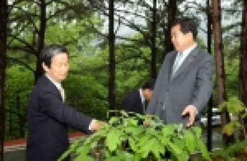 10일 대청댐에서 있은 산림청과 한국수자원공사의 