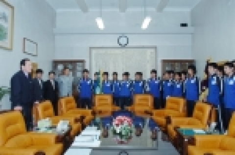 김주훈 조선대학교 총장은 5월 10일 오후 4시 총장실에서 전국대회에서 정상에 오른 핸드볼부와 하키부 선수단을 접견하고 이들을 치하했다. 