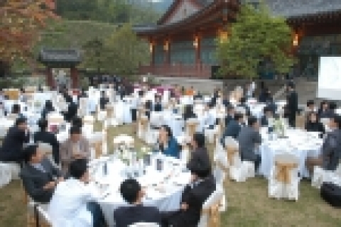 삼청각 일화당 야외에서 진행된 하라스 데 피르케 런칭 파티